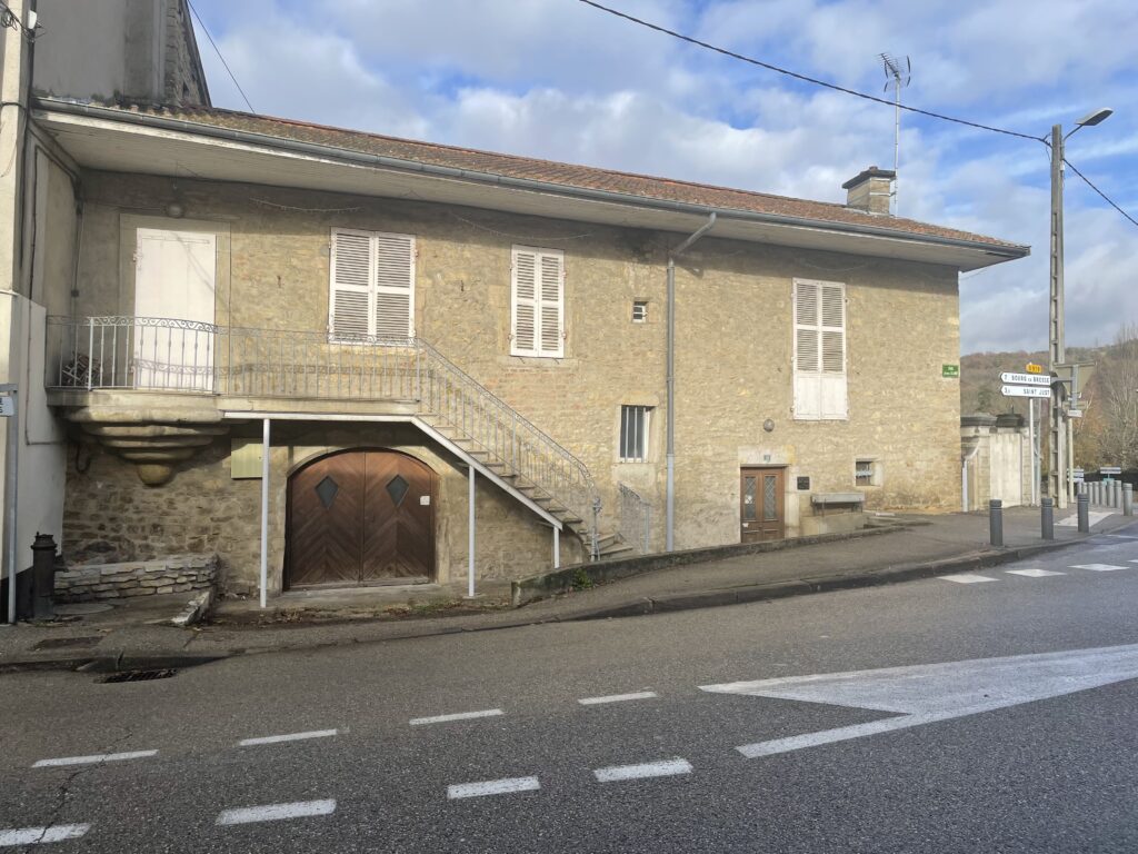 Le bâtiment de santé parentalité au centre de Ceyzériat avant Travaux