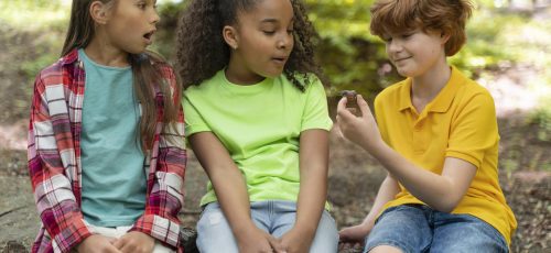 children-looking-together-snail children-looking-together-snail